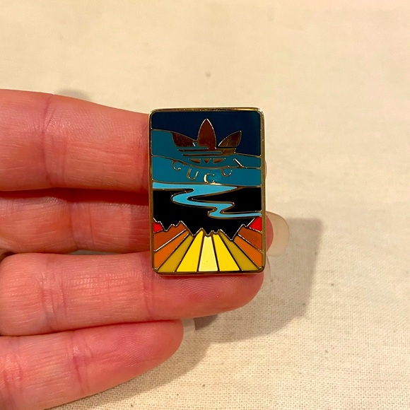 Gucci x Adidas Limited Edition Enamel Pin - Picture 1 of 10